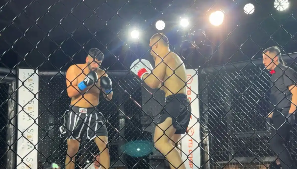 Боец из Нижнекамска Илья Соколов на ринге