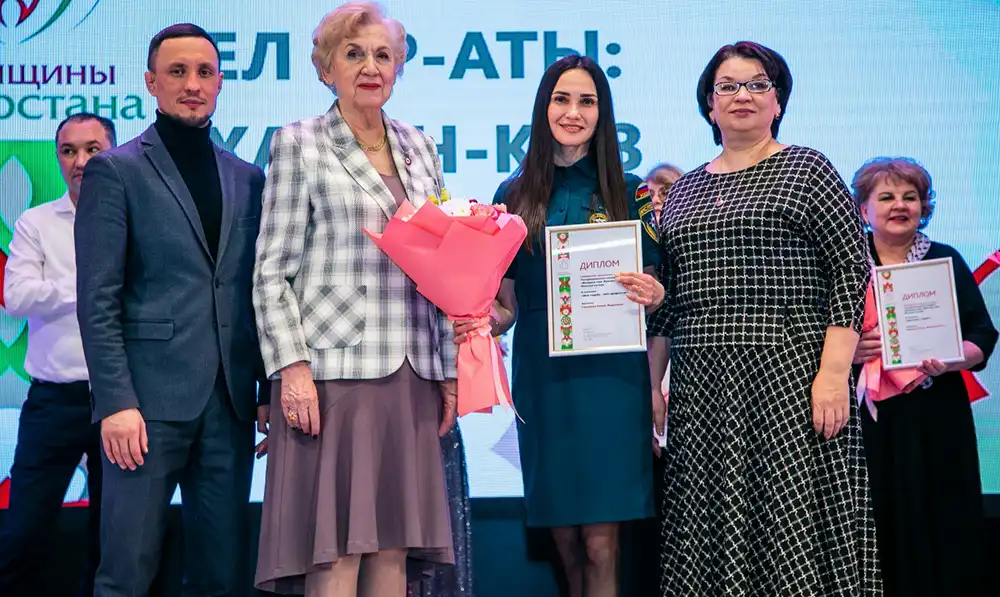 Алина Ганиева на конкурсе «Женщиной года», победитель в номинации «Моя судьба — моя профессия»