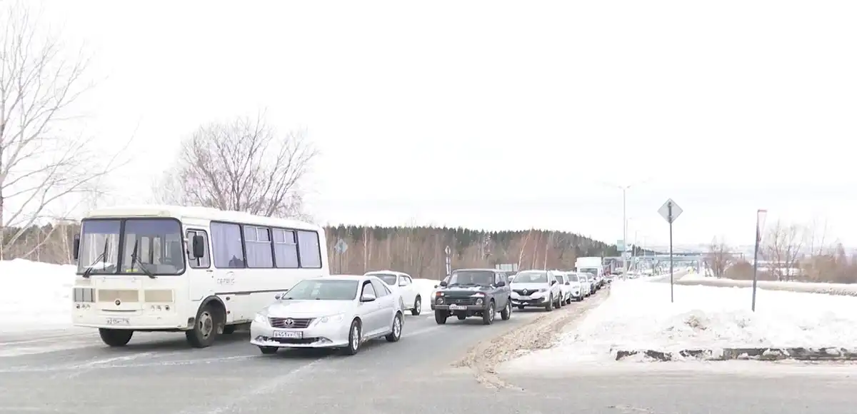 Автомобили на трассе под Нижнекамском