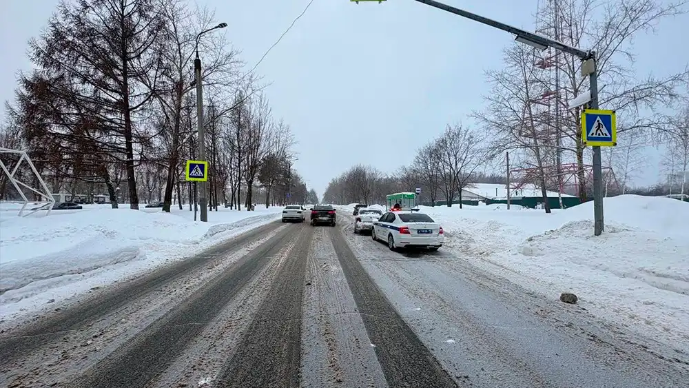 Место наезда на пешехода на пр Химиков в Нижнекамске 2 февраля 2026 года
