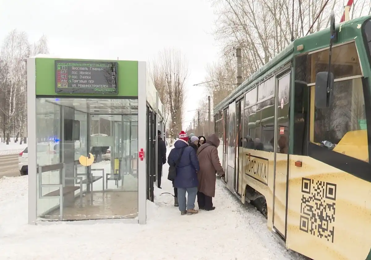 остановка Сквер Лемаева в Нижнекамске с электронным табло