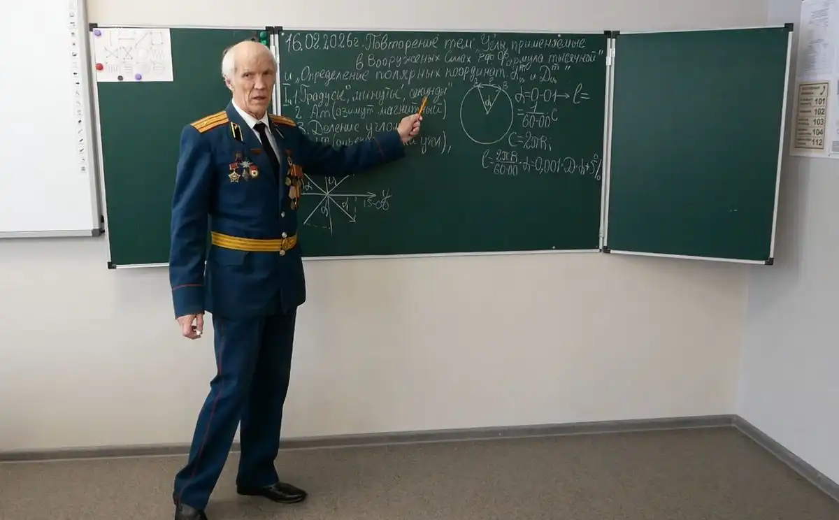 Павел Борисович Данилов в школе № 26 Нижнекамска проводит урок