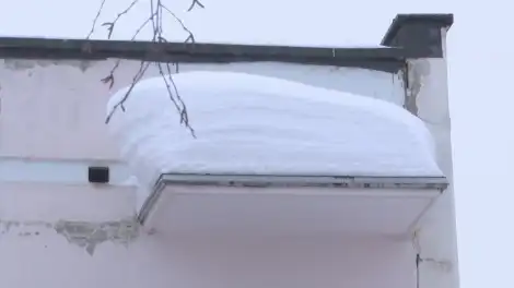 Татарстанцев предупредили об опасности схода снега и наледи с крыш - телеканал НТР 24