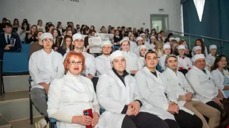 14-й фестиваль «Ангелы в белых халатах» вдохновил будущих медиков Нижнекамска - телеканал НТР 24