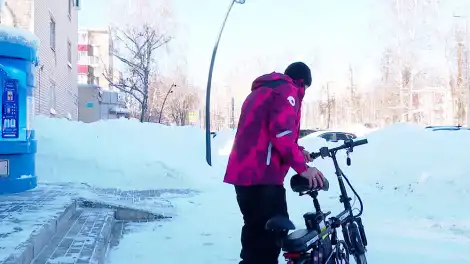 Скользко и опасно: в ГАИ призвали курьеров к осторожности на зимних дорогах - телеканал НТР 24