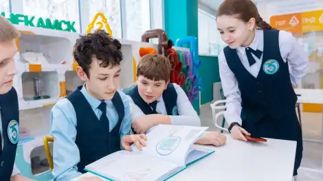 «Между нами химия»: Неделя науки в Нижнекамске объединила школу, вуз и производство - телеканал НТР 24