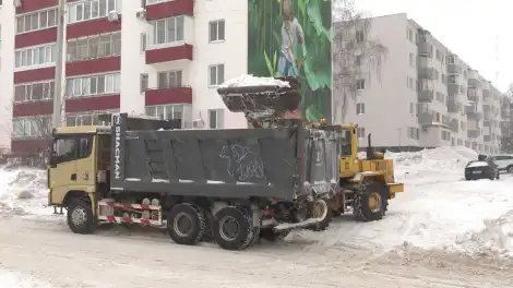 Нижнекамск мобилизовал технику: уборка снега проводится 24 часа в сутки - телеканал НТР 24