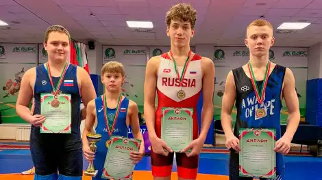 Нижнекамские борцы взяли семь наград на межрегиональном турнире в Казани - телеканал НТР 24