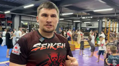 Четырёхкратный чемпион мира по киокусинкай провёл тренировку для юных каратистов Нижнекамска - телеканал НТР 24