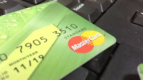 Финансист предупредила о списаниях с карты за отсутствие операций - телеканал НТР 24