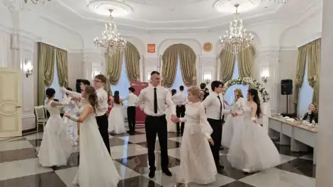 В ЗАГСе Лениногорска провели студенческий бал - телеканал НТР 24