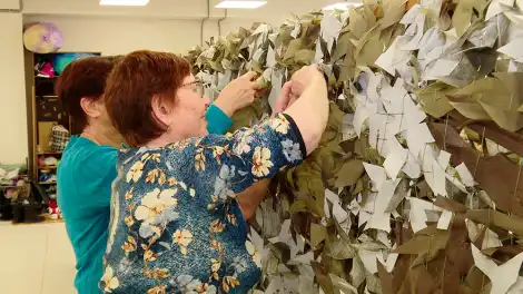 Нижнекамские волонтёры сплели двухтысячную маскировочную сеть для бойцов - телеканал НТР 24