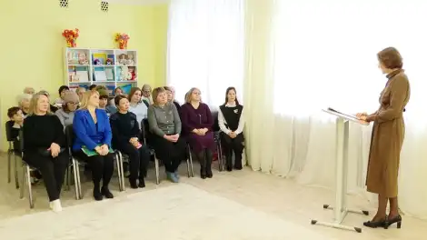 Профилактика мошенничества: в детсаду №23 рассказали пожилым о схемах и способах защиты - телеканал НТР 24