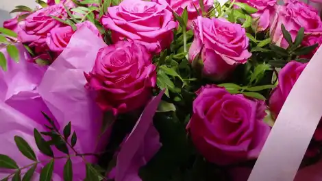 Пообещал цветы: нижнекамка поверила лжекурьеру и потеряла 40 тысяч рублей - НТР 24