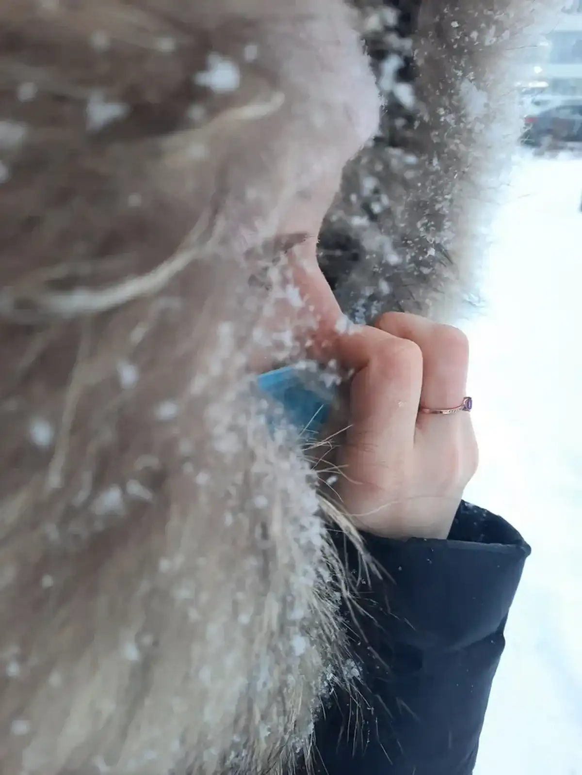 девушка на холоде