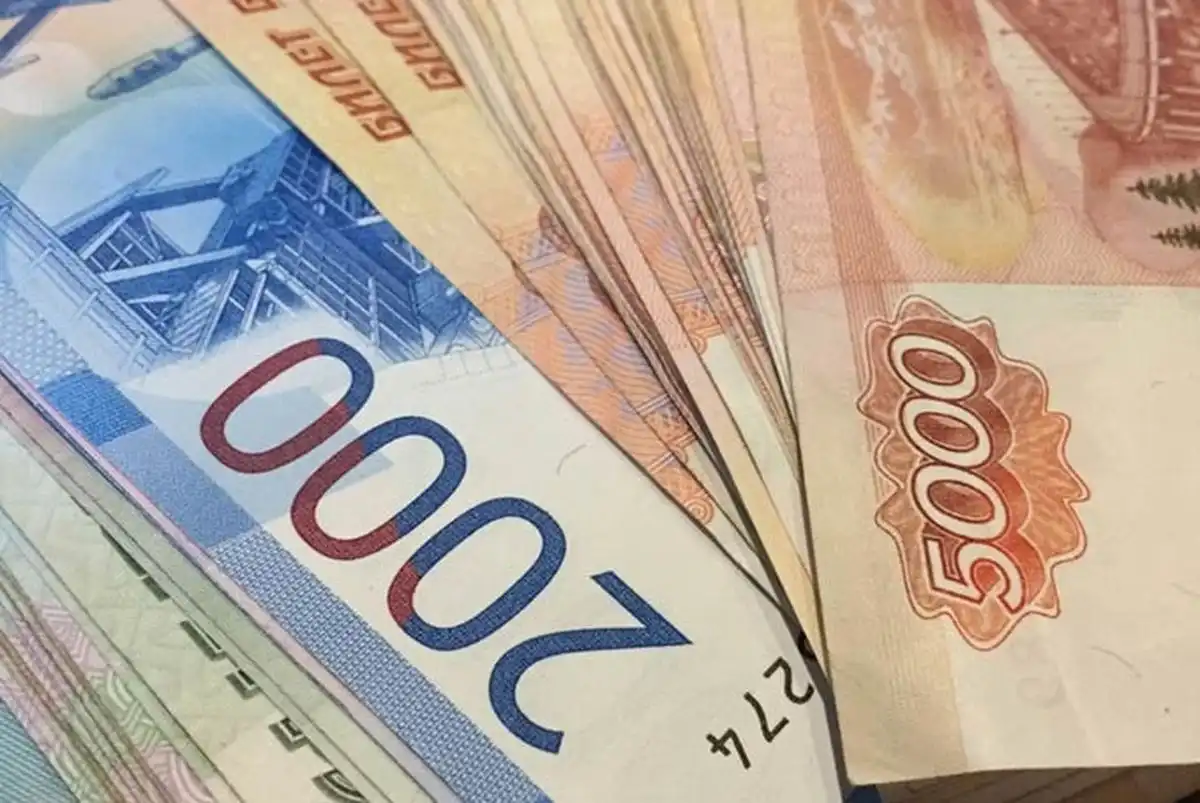 деньги купюры рубли