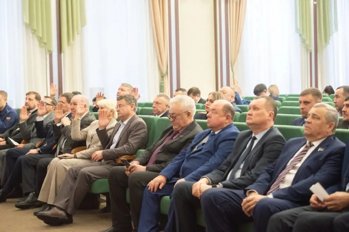 депутаты на сессии