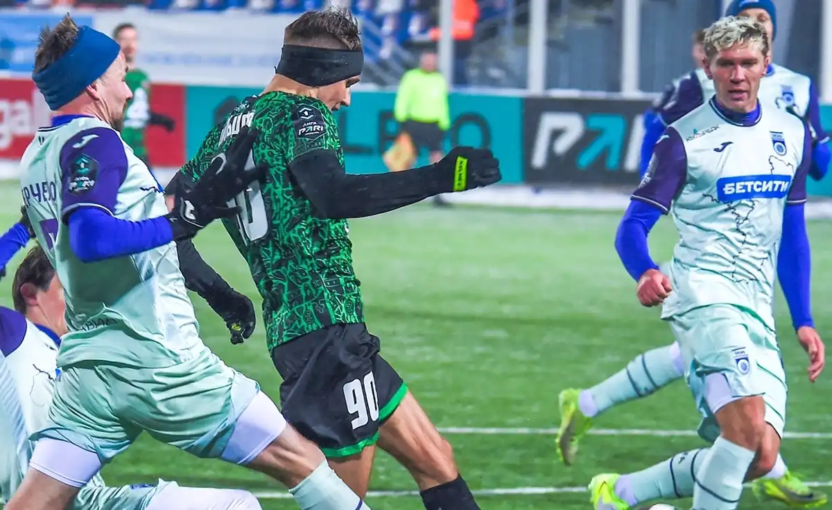 «Нефтехимик» проводит матч с ФК «Уфа» на поле в Нижнекамске