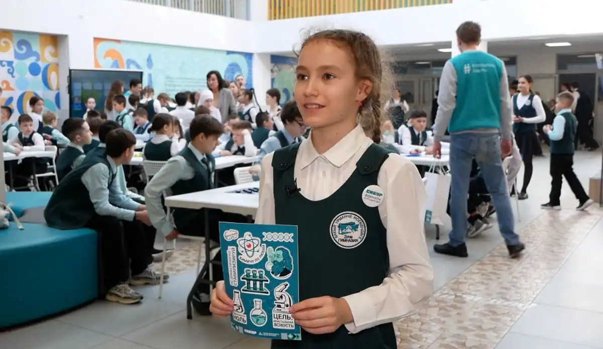 В гимназии № 2 прошёл экотурнир и установлен куб для сбора пластика