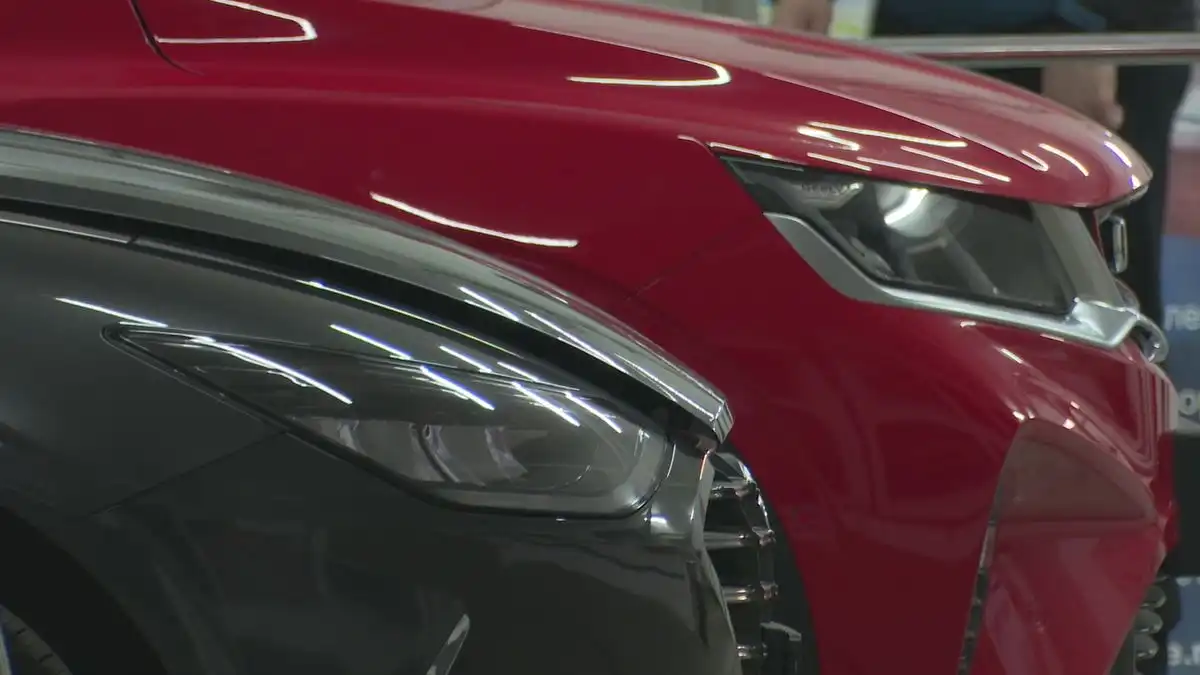 новые иномарки в автосалоне