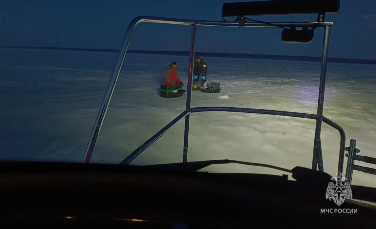 Спасение рыбаков в Камско-Устьинском районе недалеко от Тетюш