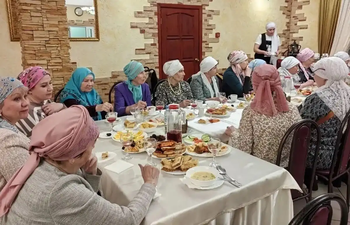 Түбән Камада махсус хәрби операциядә катнашучыларның әниләре өчен ифтар мәҗлесе үткәргәннәр