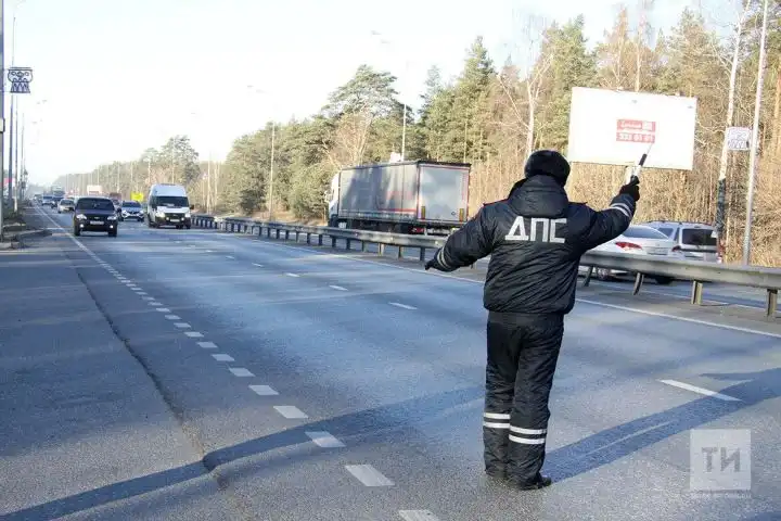 сотрудник ГАИ на посту
