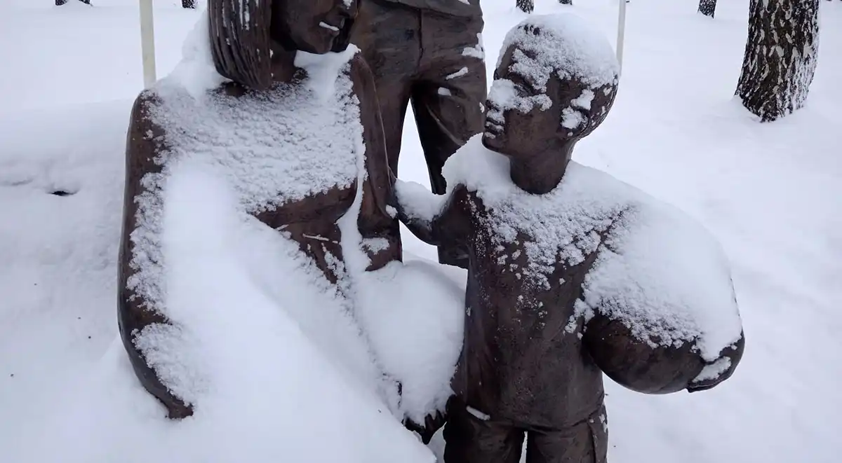 скульптура Семья в городском парке Нижнекамска