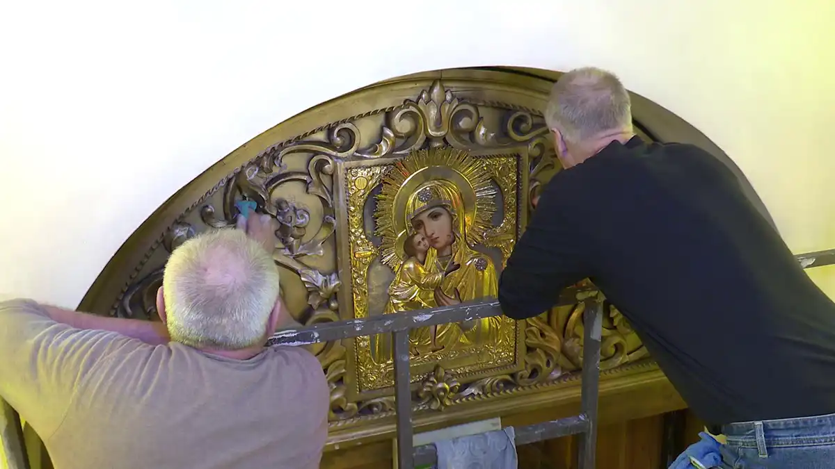 Уборка в храме Воскресения Христова в Нижнекамске к Пасхе