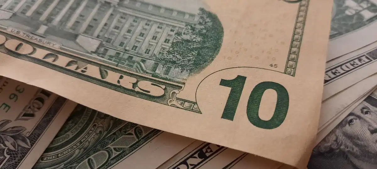 купюра номиналом 10 долларов