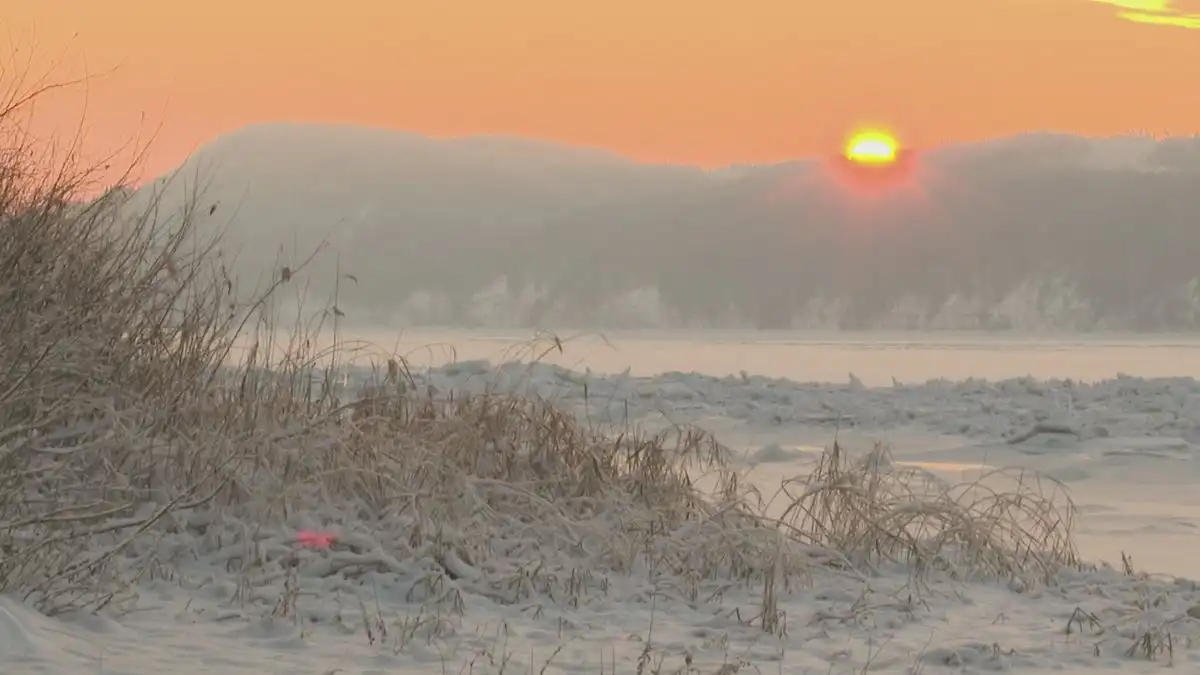 Морозная погода в марте, закат солнца