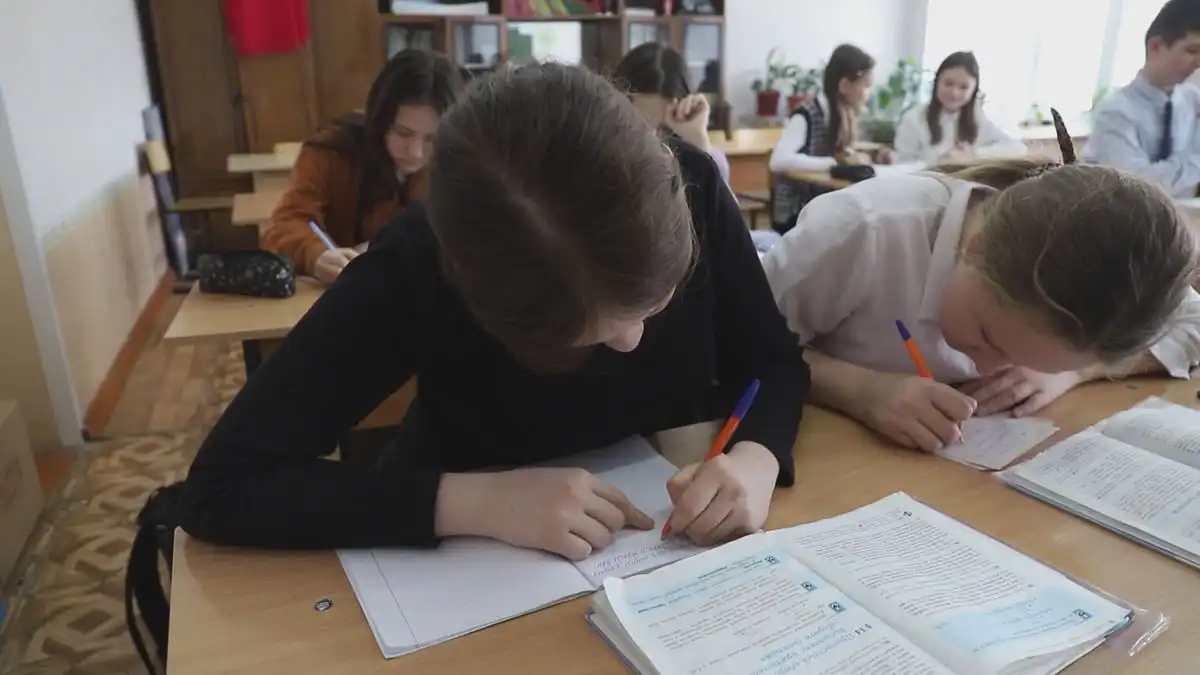 ученики на уроке