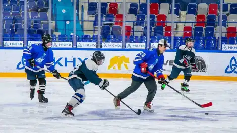 Хоккей во дворах и триумф на «Нефтехим Арене»: в Нижнекамске определили победителей «Золотой шайбы»