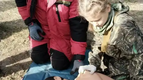 Участники школьных этапов «Зарницы 2.0» осваивают навыки тактической медины - телеканал НТР 24