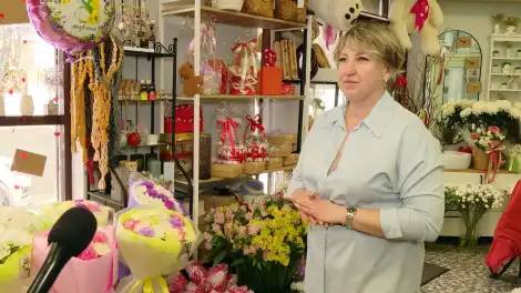 Какие цветы и подарки дарят нижнекамцы на 8 Марта - телеканал НТР 24