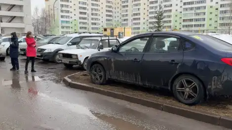 В Нижнекамске проходят рейды по автомобилям на газонах - телеканал НТР 24