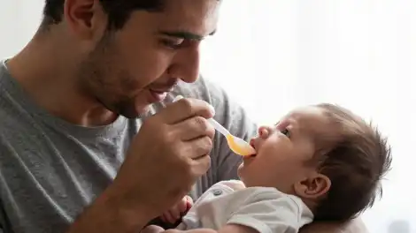 В России доля отцов в декрете выросла до 32% - телеканал НТР 24