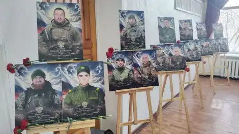 Нижнекамск продолжает чтить память героев СВО: фотопроект «России верные сыны» в многопрофильном колледже - телеканал НТР 24