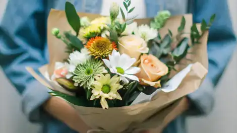 Как выбрать букет на 8 Марта и не переплатить - телеканал НТР 24