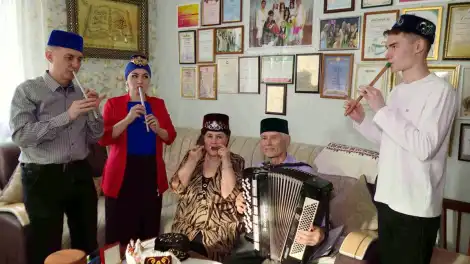 Три поколения на одной сцене: семья первостроителей Нижнекамска создала уникальную музыкальную династию - телеканал НТР 24