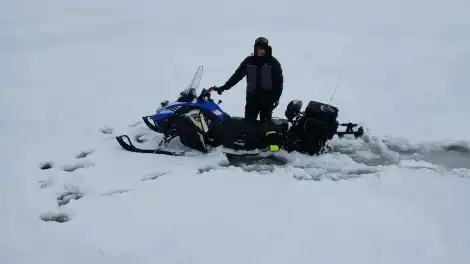 На Каме в Татарстане спасли рыбака, у которого сломался снегоход - телеканал НТР 24