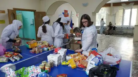 Студенты нижнекамского медколледжа собрали наборы для бойцов СВО - телеканал НТР 24