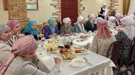 Түбән Камада махсус хәрби операциядә катнашучыларның әниләре өчен ифтар мәҗлесе үткәргәннәр - телеканал НТР 24