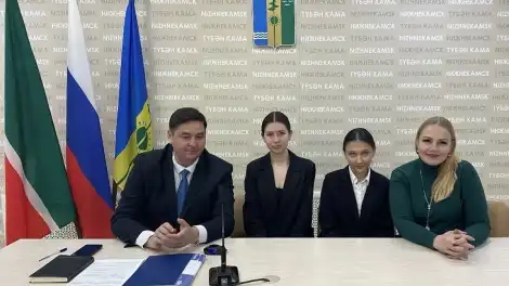 Две школьницы из Нижнекамска участвуют в финале всероссийской олимпиады по избирательному праву - телеканал НТР 24
