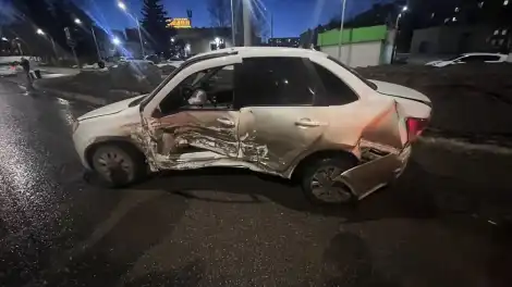 Вечерняя авария в Нижнекамске: подробности столкновения «Гранты» и «Шкоды» на улице Гагарина - телеканал НТР 24