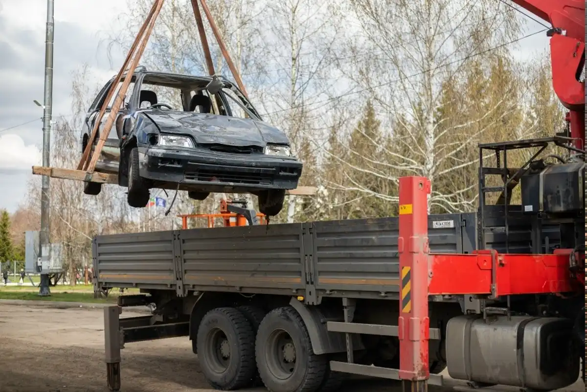 машину помещают на эвакуатор