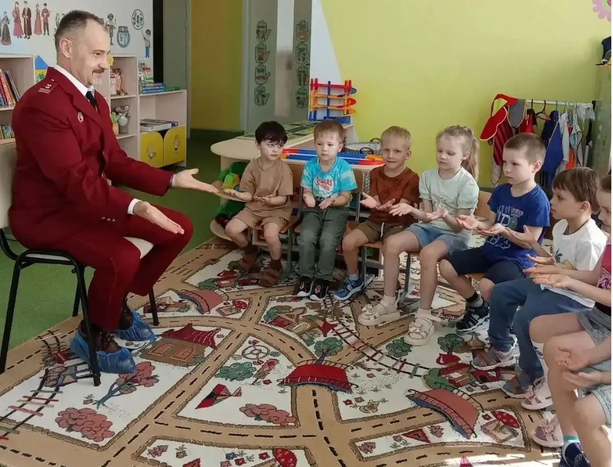 Занятие в детском саду Нижнекамска проводит Рустем Изиятуллин