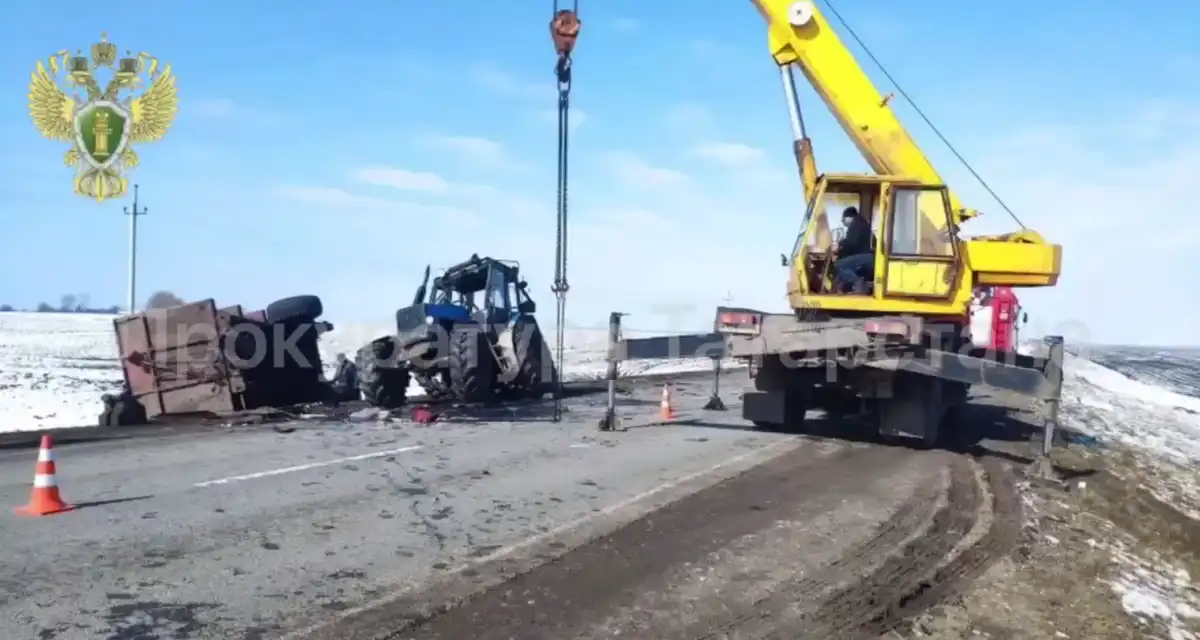 дтп трактор столкновение дорога трасса лада гранта