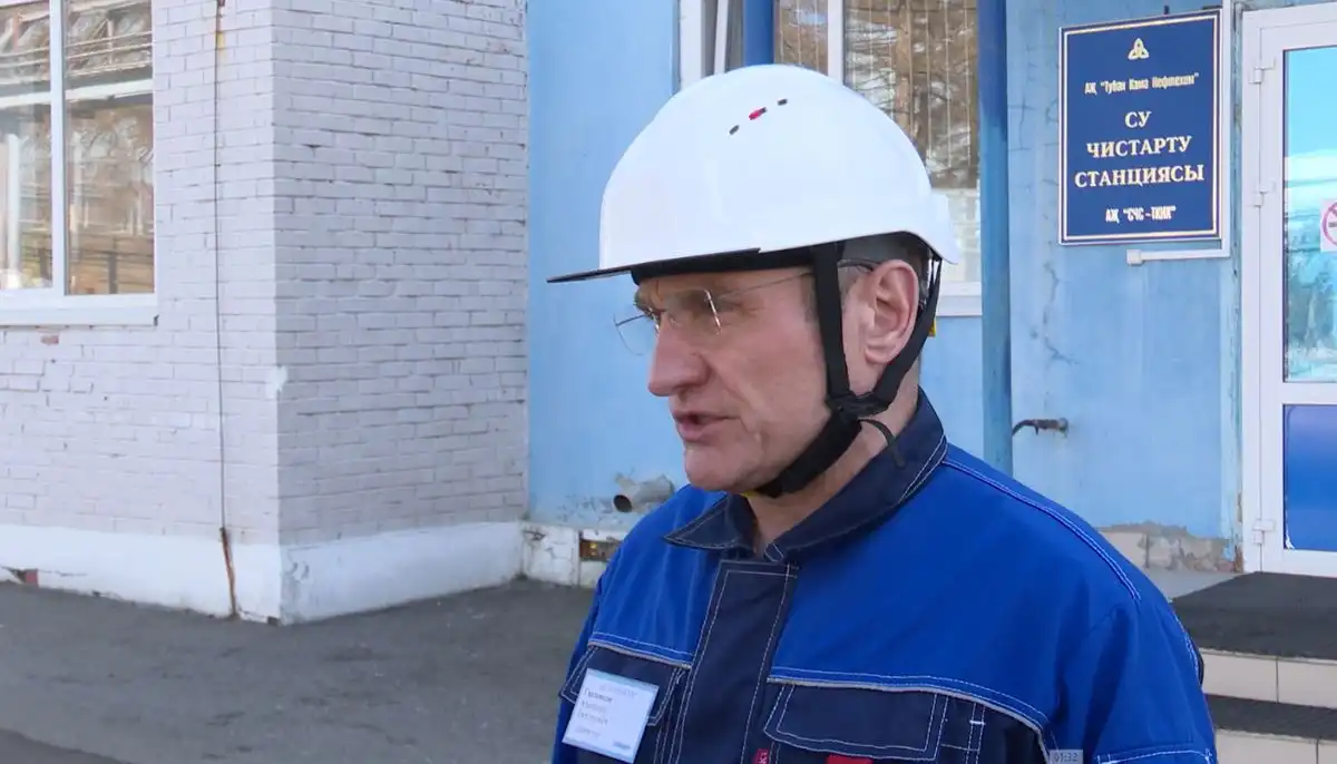 Сотрудник станции очистки воды Нижнекамска