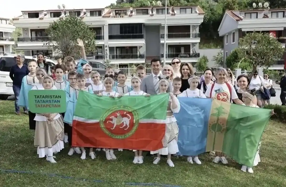 Танцевальный коллектив «Золотое яблочко» из Нижнекамска в турецком Мармарисе